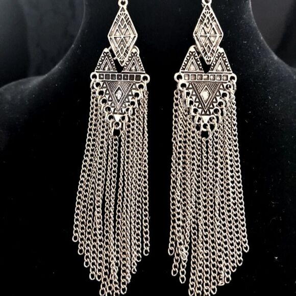 SILVER BOHO AZTEC WESTERN DIAMOND SHAPED TASSEL DANGLE EARRINGS - Picture 3 of 6